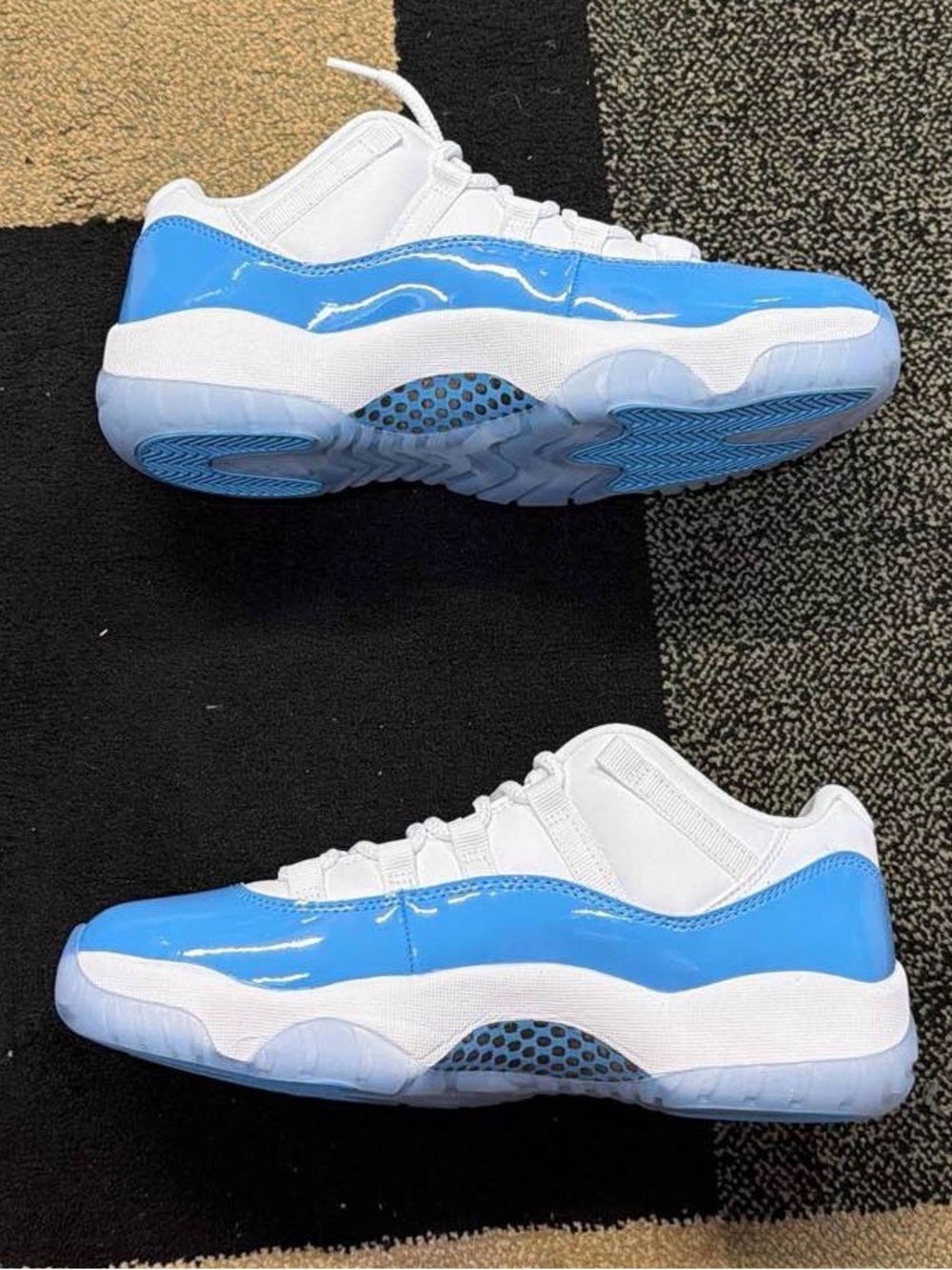 Jordan Men's Low-Top Sneakers in White and Light Blue